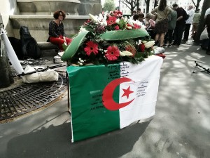 Le 8 mai 2016, place du Châtelet, le Mouvement de la Paix était présent auprès de nombreuses associations pour que ne soient pas oubliés les massacres de l'armée française le 8 mai 1945 en Algérie, notamment à Sétif.