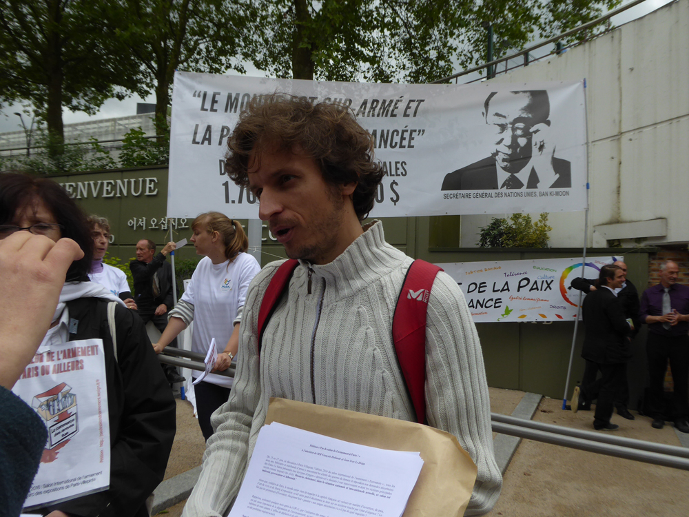 Manifestation contre Eurosatory