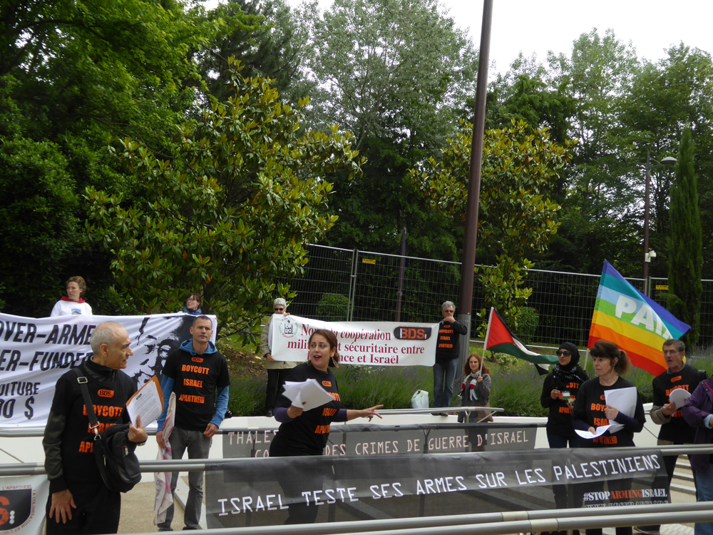 Manifestation contre Eurosatory