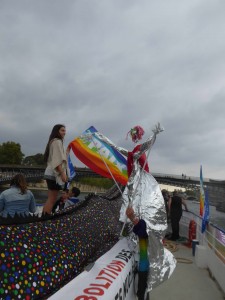 la-marionnette-Brillantine-sur-le-pont